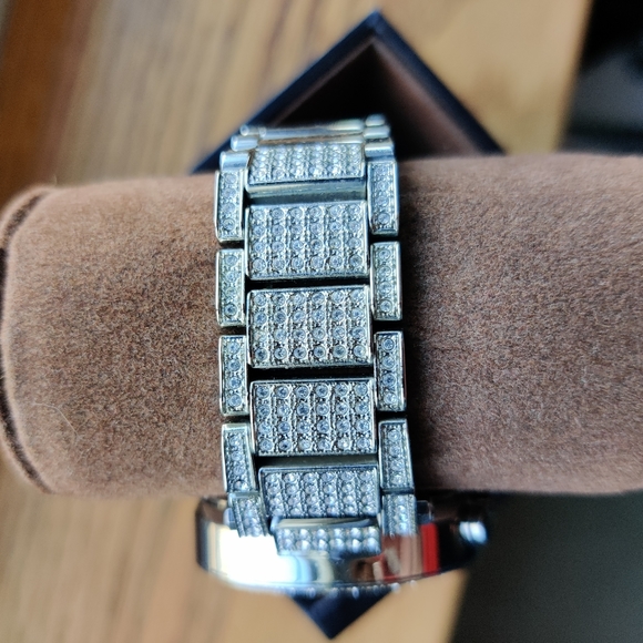 NEW Michael Kors Parker Crystal Watch - Picture 5 of 5